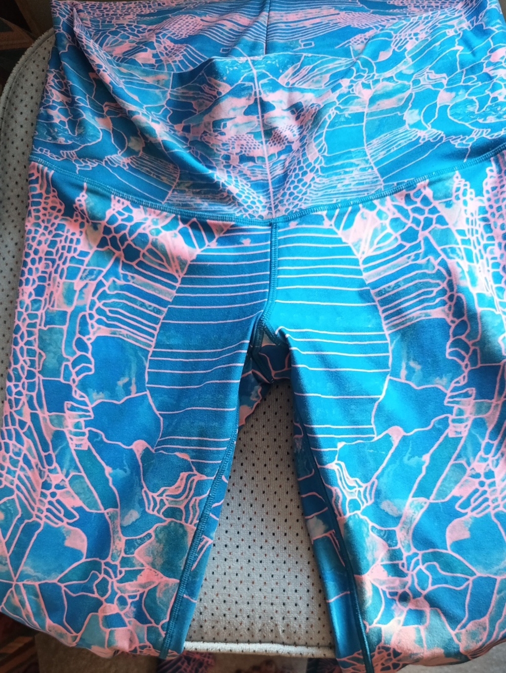 Niyama Sol Sz.LG - High-Waist Blue & Pink Patterned Leggings